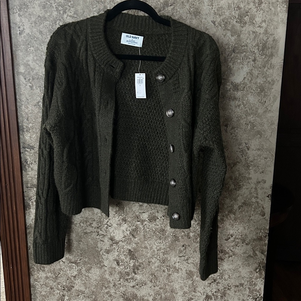 Women’s Old Navy Poly blend Sz S Green Button Ip Short Length Sweater